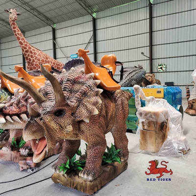 Animatronische Triceratops-Fahrt für den Innenbereich auf Dinosauriern in angepasster Größe