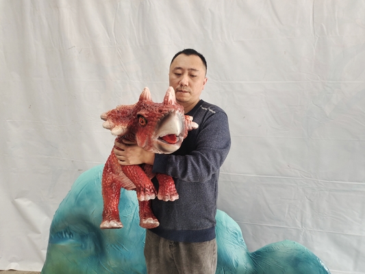 Handsteuerbaby-Animatronic Dinosaurier Triceratops-Marionette für Verkauf
